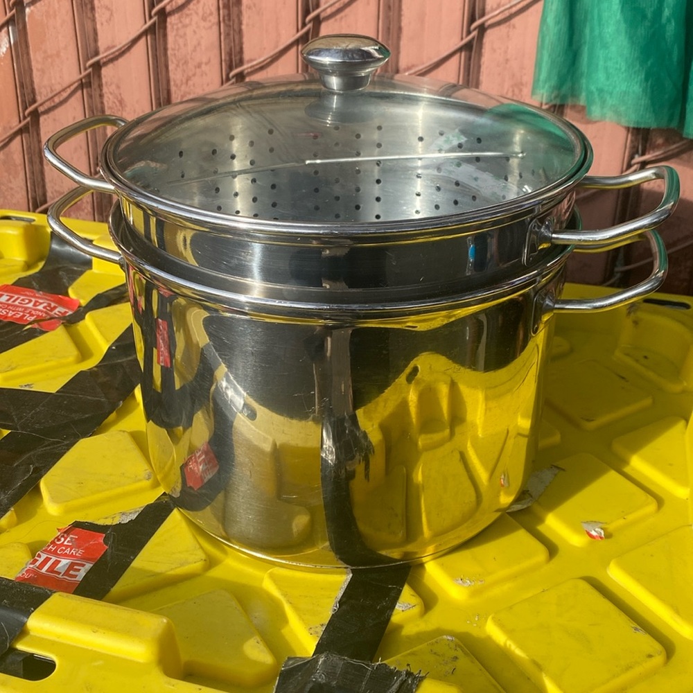 Williams Sonoma pot